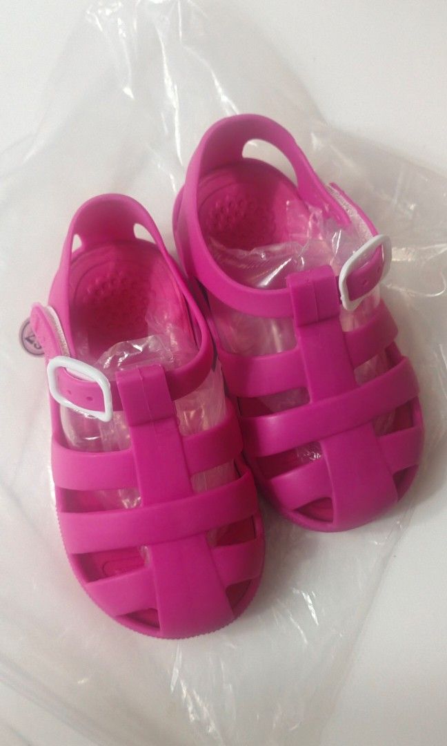 candy color sandals (Category: Babies & Kids Fashion) located in Cavite. Submitted by chuvaness (Listing ID 1449956204, Image 2). Description: brandnew candy soft sole sandals size 23 or 14cm bought this 299... 160 nalang po.