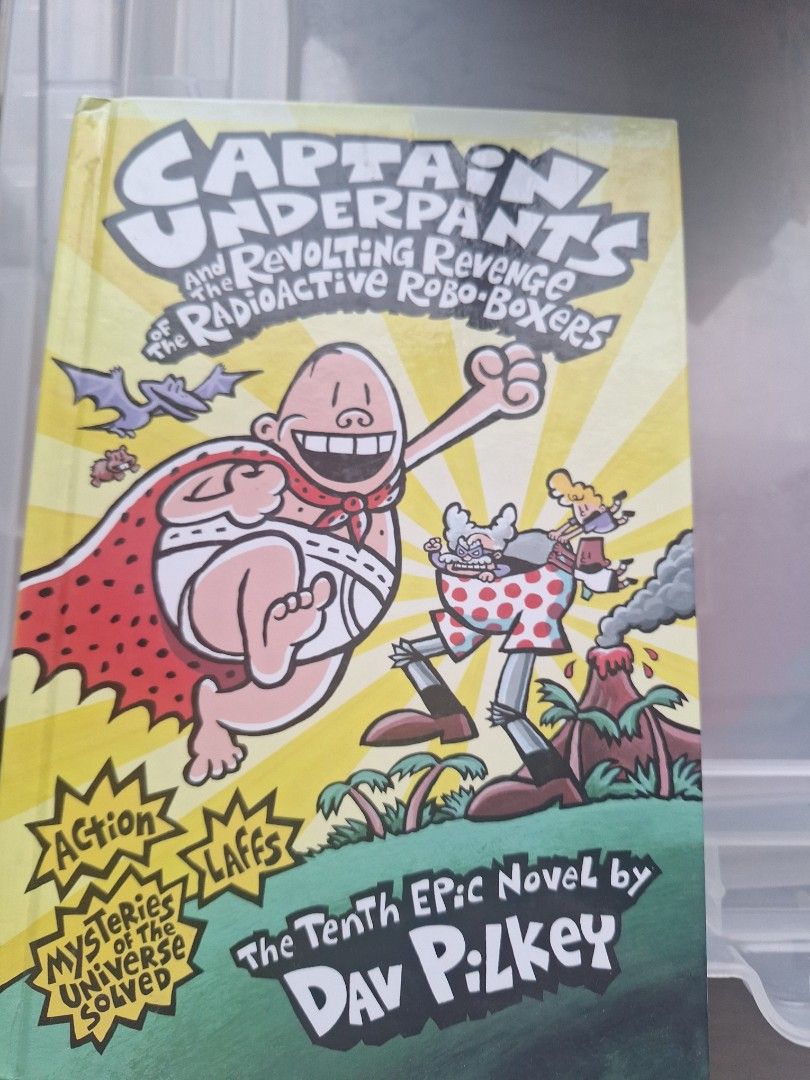 Captain Underpants 10 英文小說 （分類：小說及非小說）位於 Hong Kong。 由 suman_rest 提交（商品編號 1450006611，圖片 1）。簡介： Captain Underpants 嘅第十集，英文小說。講述George同Harold嘅冒險故事。書本有好多插圖，仲有Flip-o-rama互動環節。小朋友一定鍾意睇。。