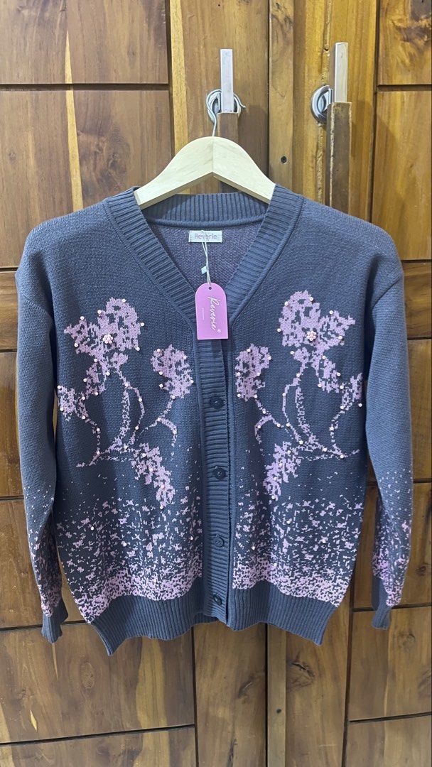 cardigan knit bkk claude marvin not duma uniqlo shiku kukai bwbyaz ecinos shopatcloth kiyorawear by ody luknit love bonito hush puppies bytantisa grey black pink top cardi (Kategori: Baju Luaran) berada di Bandarlampung. Dikirim oleh prel0vedbyaku (ID iklan 1449915313, Gambar 3). Deskripsi: NETTTT NEGO GA DI RESPON cantik banget, slide 1&2 testimoni ril dri pembeli 🩶🩷 udh di payet, barang bnwt !! ready stock lgsng kirim ALL SIZE M-L (ld 100 str