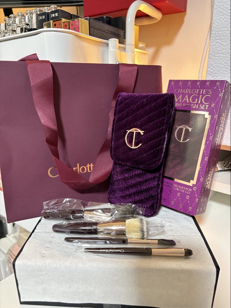 Charlotte Tilbury magic mini brush set (Category: Makeup) located in Manila. Submitted by hnnhsrmnt (Listing ID 1450074023, Image 1). Description: Bnew.