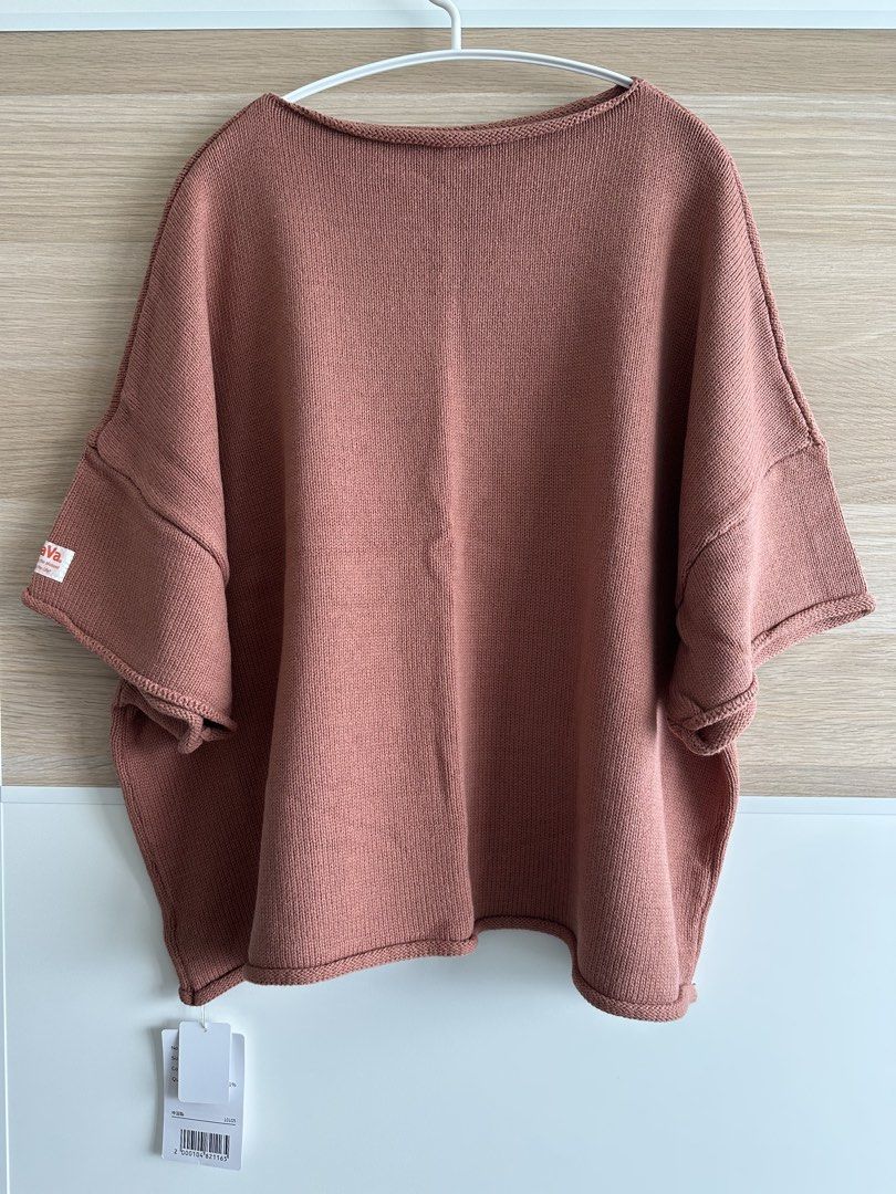 Classical Elf x JaVa knit top （分類：其他上衣）位於 Hong Kong。 由 oobubblesoo 提交（商品編號 1450108725，圖片 3）。簡介： Size: M Colour: brick Chest: 68cm Length: 59cm Shoulder: 76cm Sleeves: 14cm。