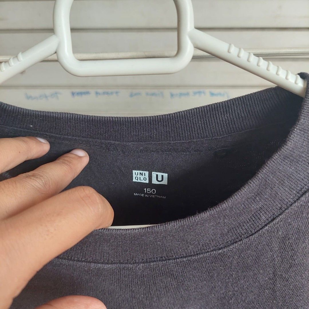 [CLEARENCE SALE, TODAY ONLY] Uniqlo Black Pocket Tee Longsleeve (Kategori: 8 hingga 12 tahun) berada di Jakarta Timur. Dikirim oleh maxgaragestuff (ID iklan 1449960657, Gambar 2). Deskripsi: 🚨NO OREN❌❌NO IJO❌❌ Size: 150 fit 12-13 thn or fit XS Dewasa (60x48) kondisi: Used, Judge by Picture, warna pekat minus: - Harga Store: Mahal ❌❌ HARGA UDAH NETT YAH ❗❗ RAGU? Cek Review aja kalo ga COD di Duren Sawit, Jaktim 🙏 Minat? Chat aja lsg.. Yg Made an