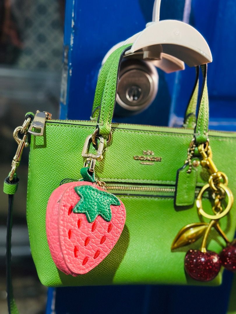 Coach Green Mini Gallery Crossbody (Category: Luxury Bags & Wallets) located in Cebu City. Submitted by isellhere123.543 (Listing ID 1450072798, Image 2). Description: - Gold hardware - Zipper closure - Adjustable strap - Great for adding a pop of color - Charms not included.
