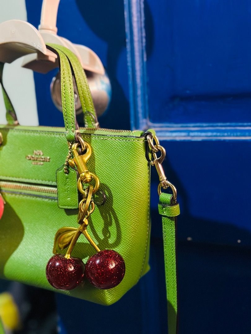 Coach Green Mini Gallery Crossbody (Category: Luxury Bags & Wallets) located in Cebu City. Submitted by isellhere123.543 (Listing ID 1450072798, Image 3). Description: - Gold hardware - Zipper closure - Adjustable strap - Great for adding a pop of color - Charms not included.