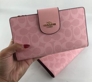 (Category: ) located in . Submitted by pinkykeenshop (Listing ID 1450023128, Image 1). Description: .
