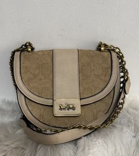 (Category: ) located in . Submitted by urban_thrift_09 (Listing ID 1450101954, Image 1). Description: .