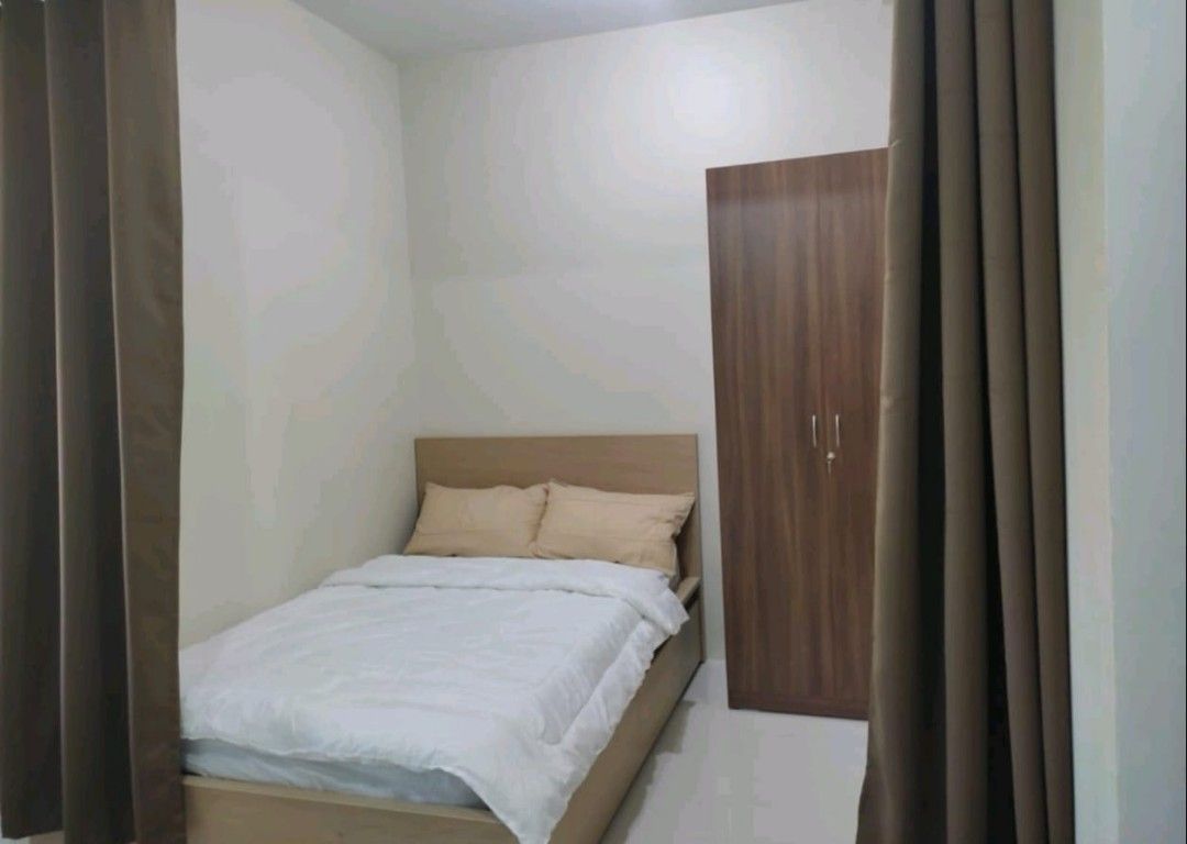 Coast Residences 1BR Condominium FOR RENT (Category: Apartments & Condos) located in Makati City. Submitted by ala265390 (Listing ID 1184094461, Image 2). Description: Please message me first here. 1 Bedroom Unit at Coast Residences Pasay. 15th Floor Area 28 Sqm. With Balcony. Fully Furnished. 2 split type Aircon. With shower heater. Open for rent next year! 1 advance payment + 1 deposit. Minimum 6 months contract.