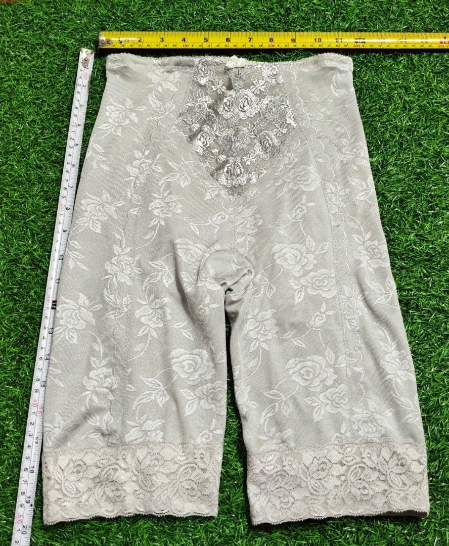 Code : 138 (Category: New Undergarments & Loungewear) located in Sungai Buloh. Submitted by Zirahh.BndleNightware (Listing ID 1449992873, Image 1). Description: 9/10.