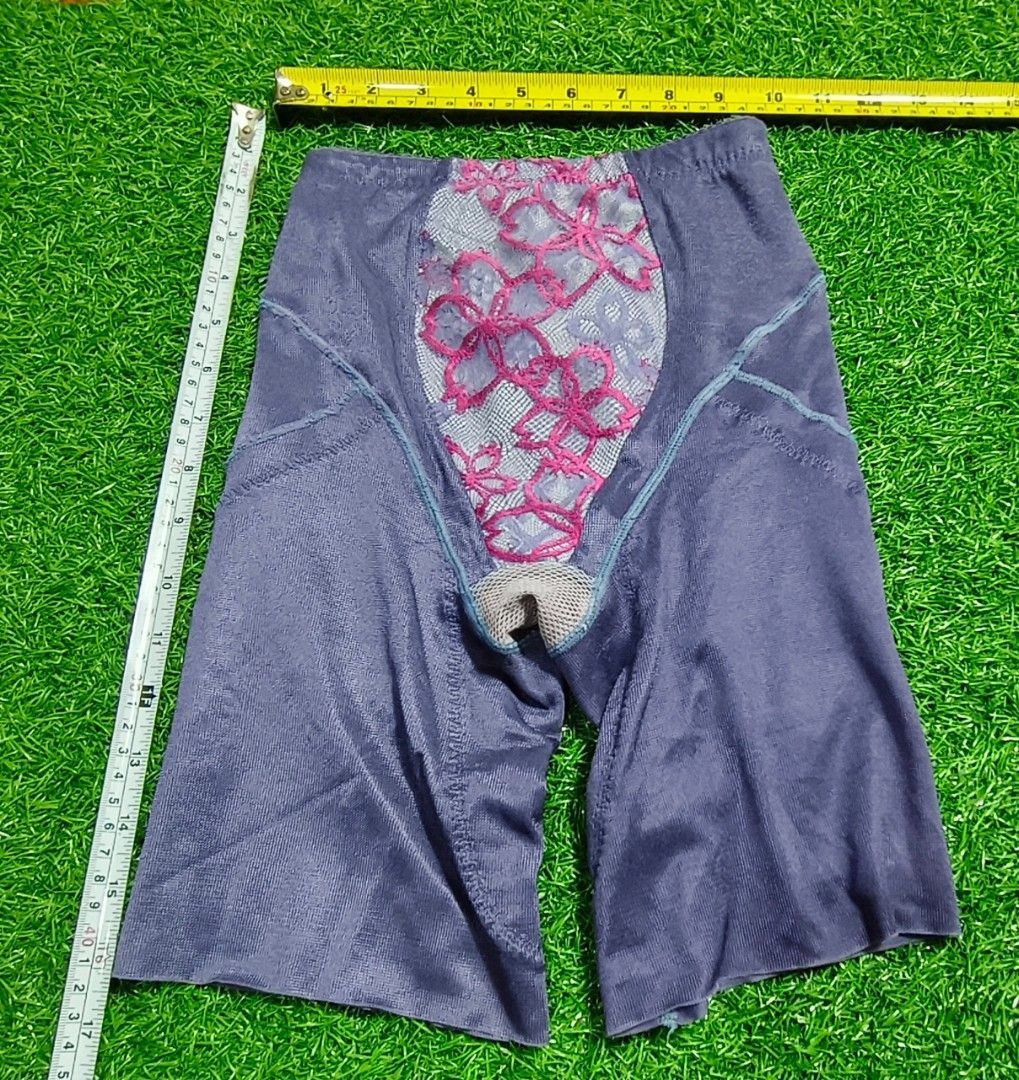 Code : 139 (Category: New Undergarments & Loungewear) located in Sungai Buloh. Submitted by Zirahh.BndleNightware (Listing ID 1449992964, Image 1). Description: 9/10.