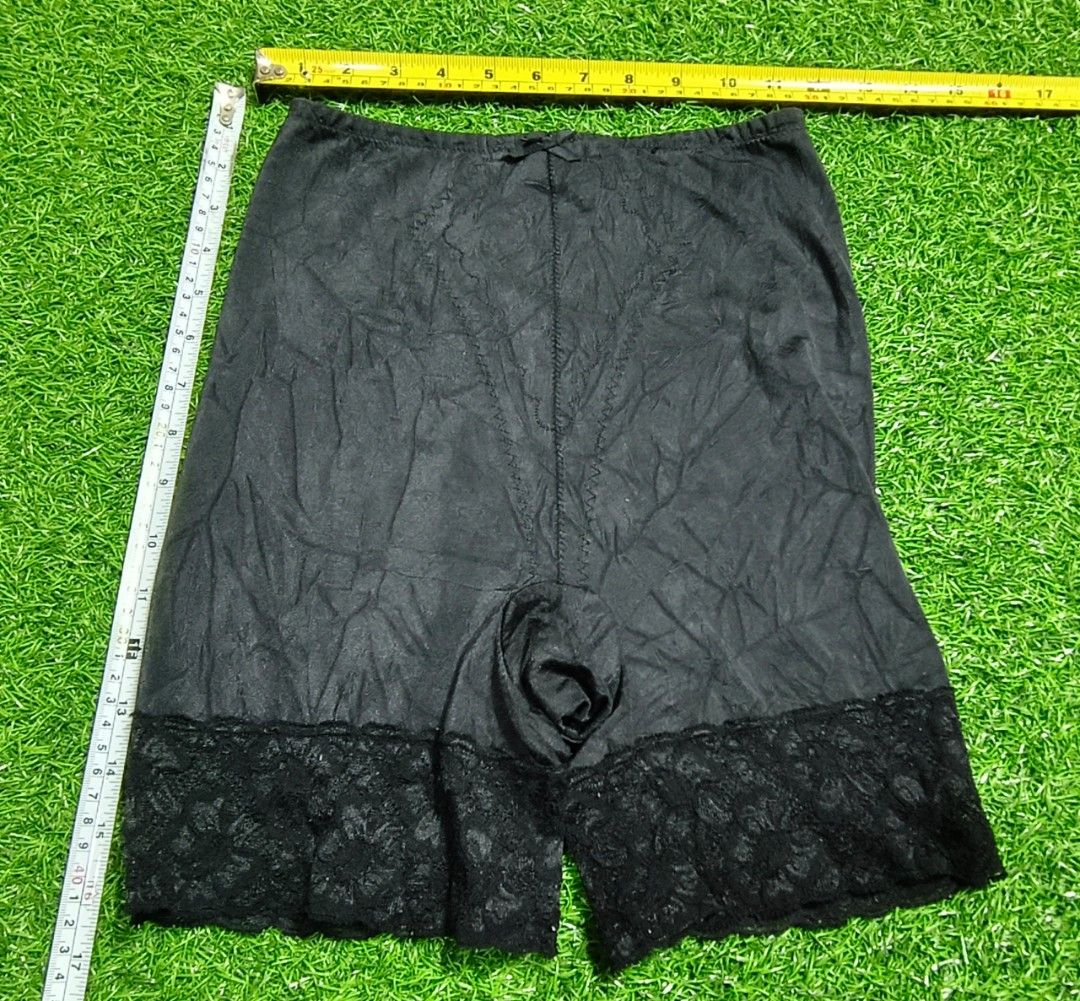 Code : 143 (Category: New Undergarments & Loungewear) located in Sungai Buloh. Submitted by Zirahh.BndleNightware (Listing ID 1449995669, Image 1). Description: 9/10.