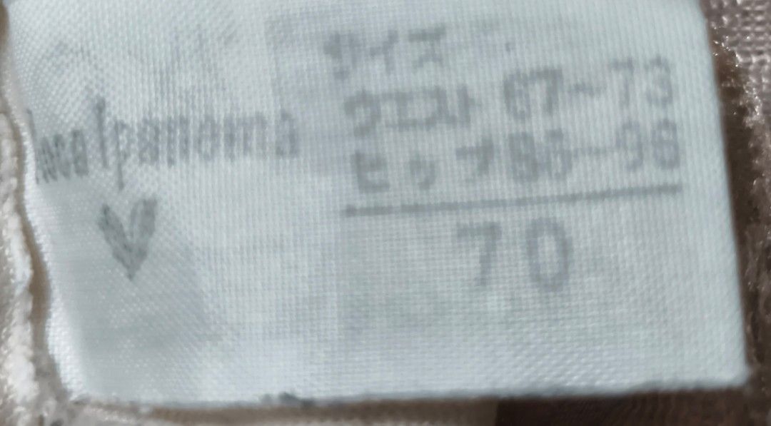 Code : 149 (Category: New Undergarments & Loungewear) located in Sungai Buloh. Submitted by Zirahh.BndleNightware (Listing ID 1449996371, Image 2). Description: 9/10.