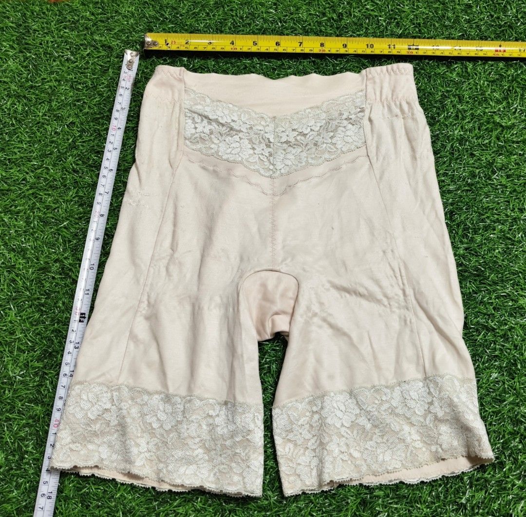 Code : 149 (Category: New Undergarments & Loungewear) located in Sungai Buloh. Submitted by Zirahh.BndleNightware (Listing ID 1449996371, Image 1). Description: 9/10.