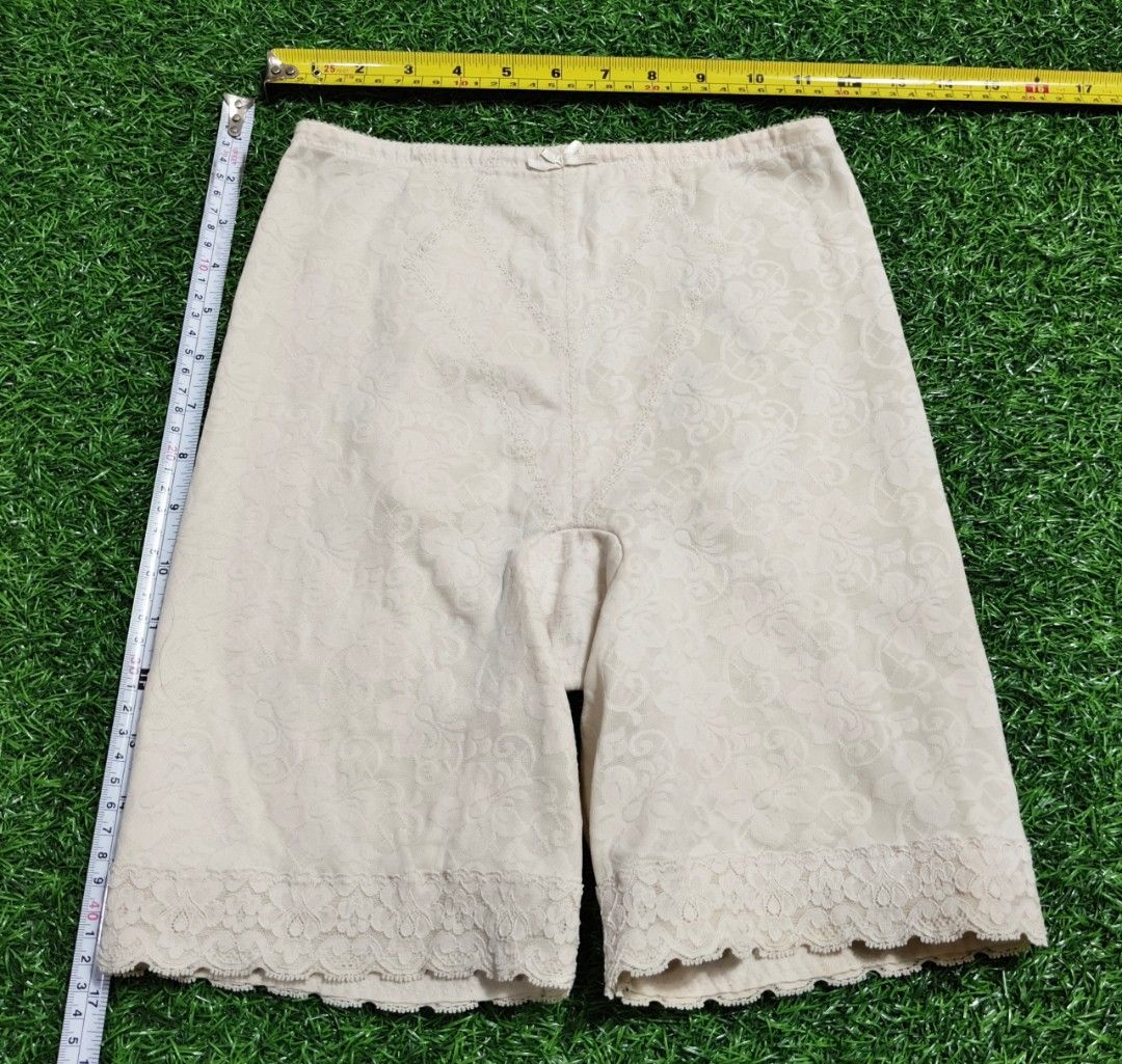 Code : 154 (Category: New Undergarments & Loungewear) located in Sungai Buloh. Submitted by Zirahh.BndleNightware (Listing ID 1449999416, Image 1). Description: 9/10.