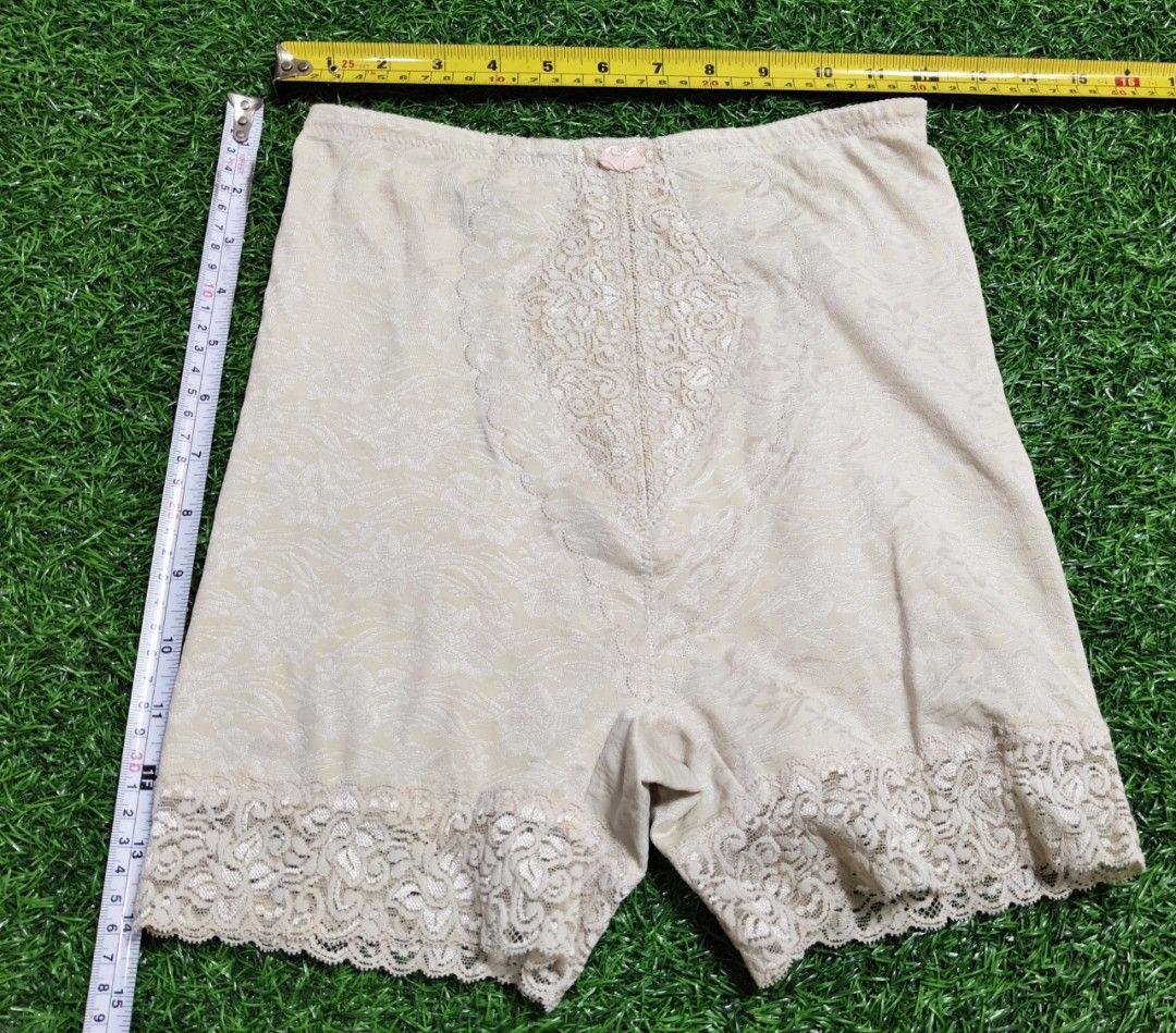 Code : 155 (Category: New Undergarments & Loungewear) located in Sungai Buloh. Submitted by Zirahh.BndleNightware (Listing ID 1450011879, Image 1). Description: 9/10.