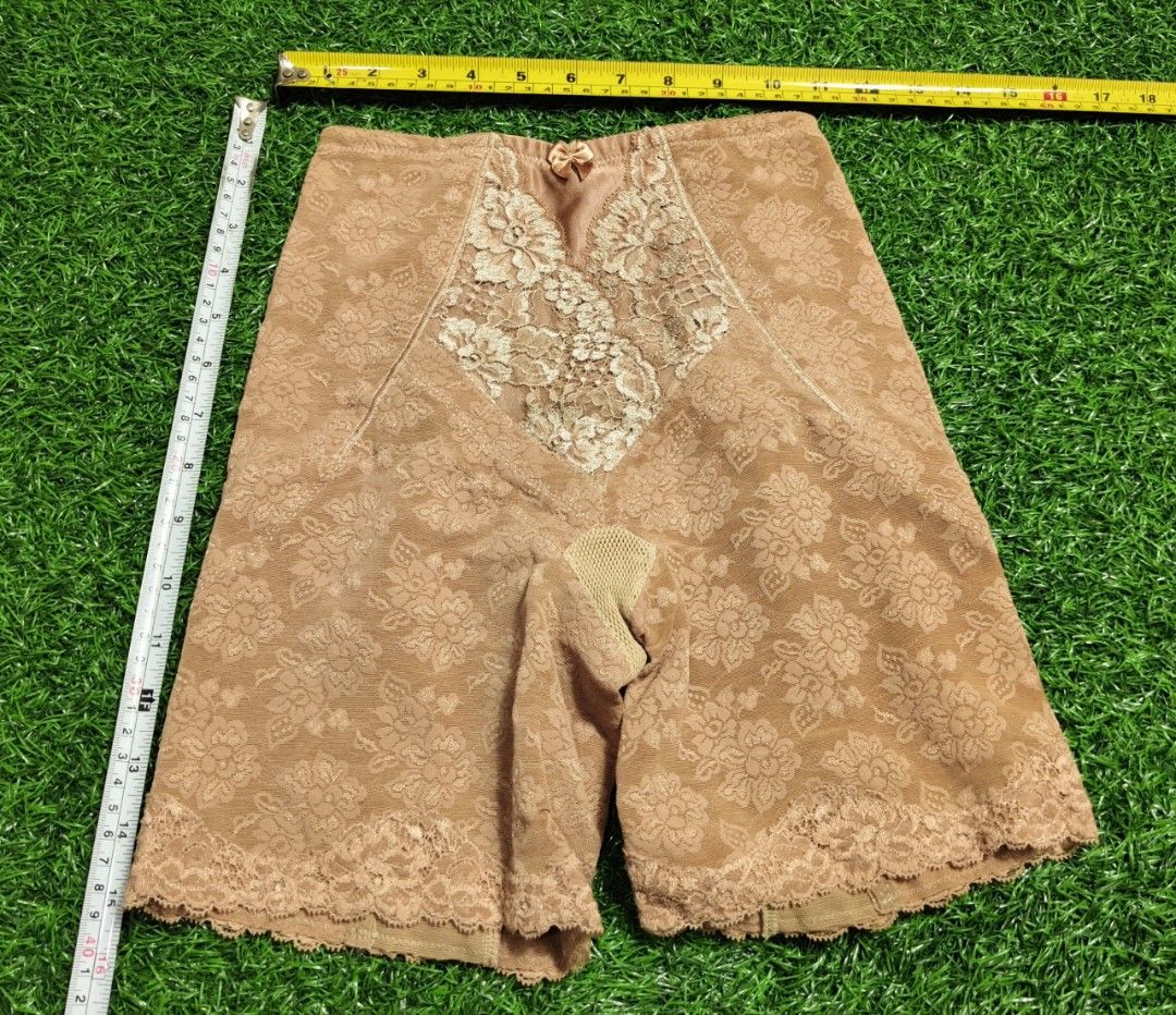 Code : 158 (Category: New Undergarments & Loungewear) located in Sungai Buloh. Submitted by Zirahh.BndleNightware (Listing ID 1450012444, Image 1). Description: 9/10.