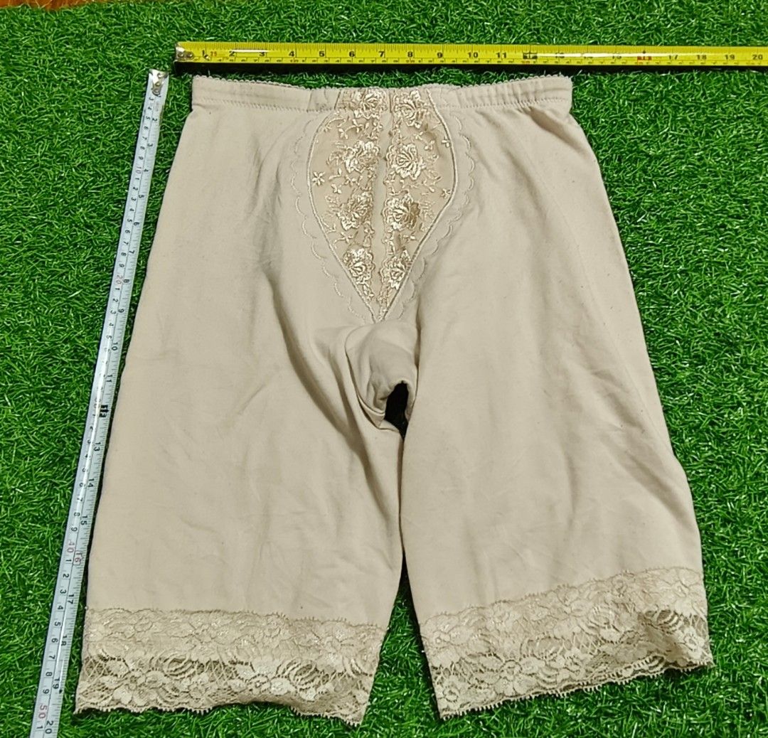 Code : 159 (Category: New Undergarments & Loungewear) located in Sungai Buloh. Submitted by Zirahh.BndleNightware (Listing ID 1450012556, Image 1). Description: 9/10.