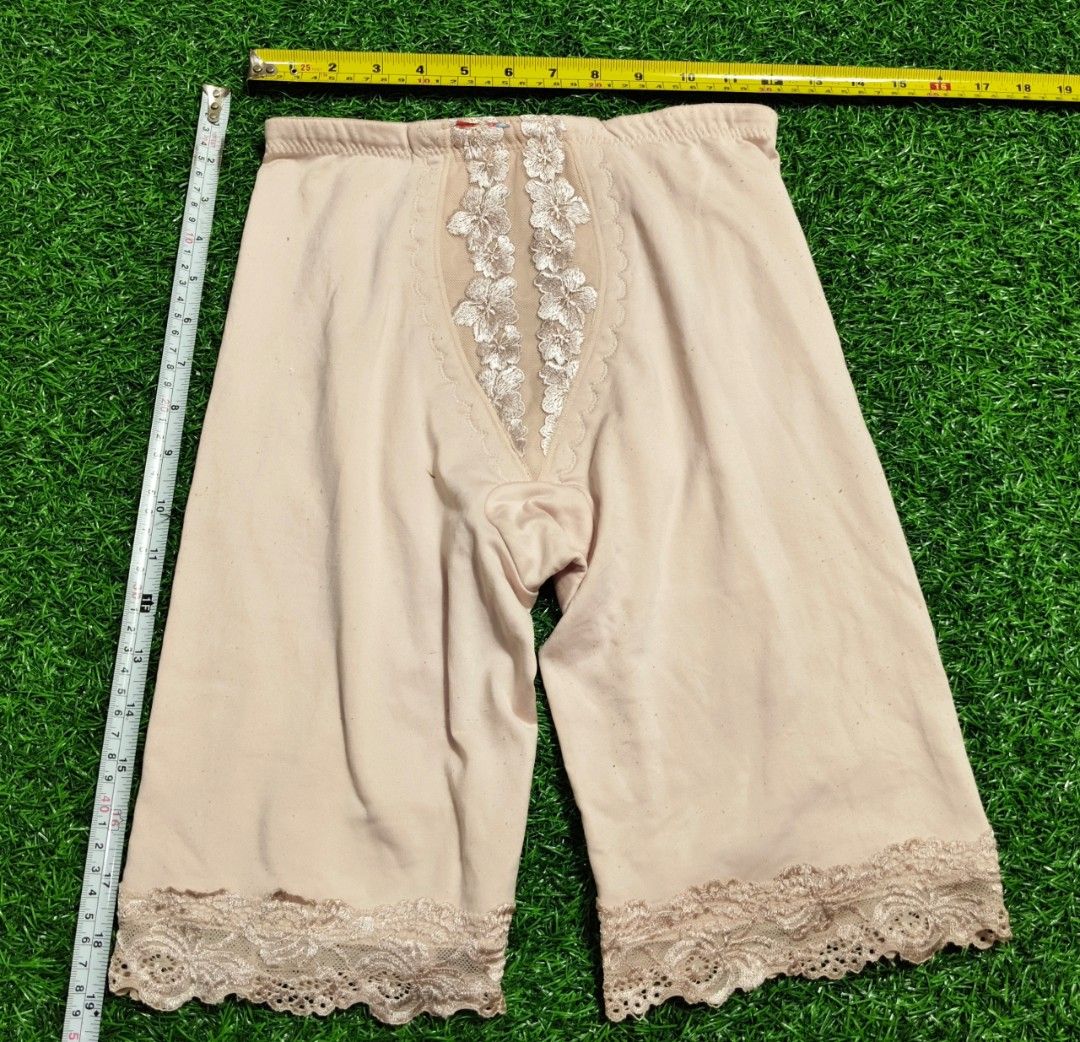 Code : 161 (Category: New Undergarments & Loungewear) located in Sungai Buloh. Submitted by Zirahh.BndleNightware (Listing ID 1450019555, Image 1). Description: 9/10.