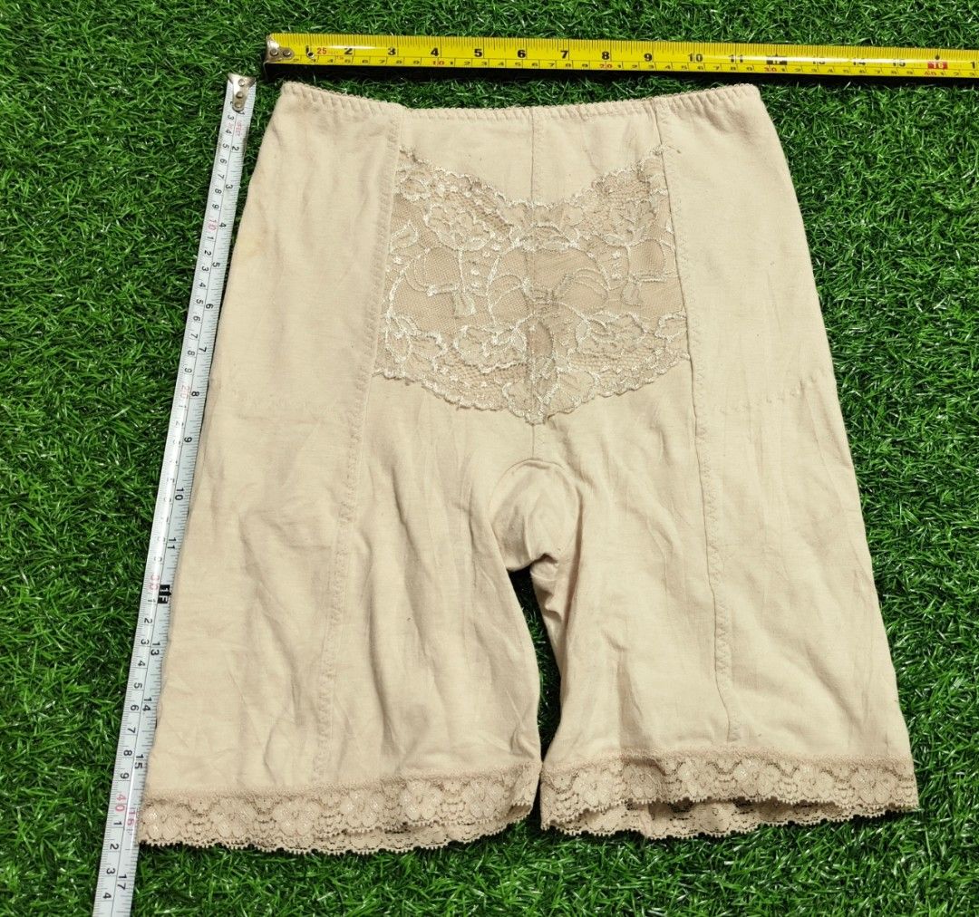 Code : 152 (Category: New Undergarments & Loungewear) located in Sungai Buloh. Submitted by Zirahh.BndleNightware (Listing ID 1449996825, Image 1). Description: 9/10.