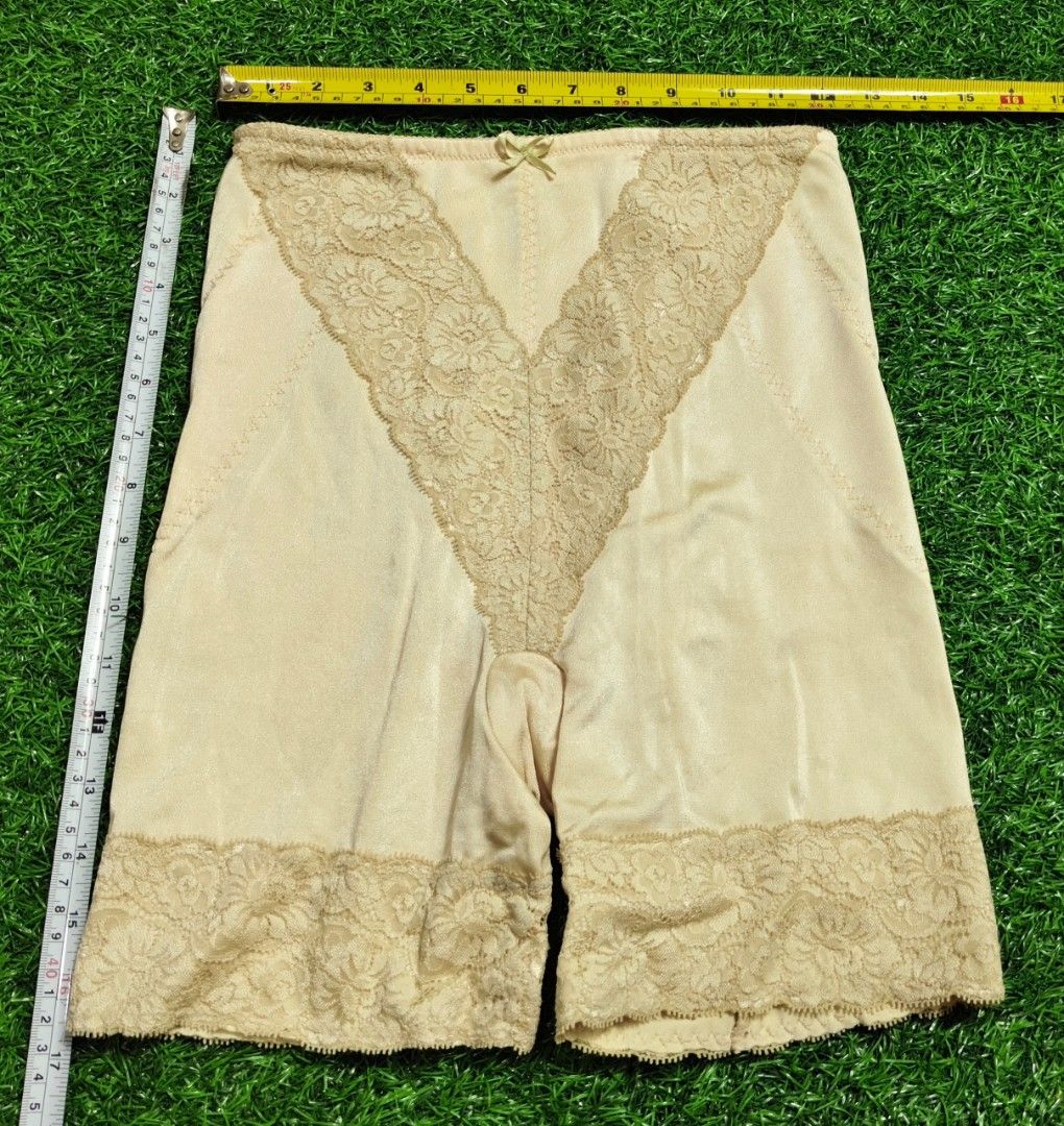 Code : 164 (Category: New Undergarments & Loungewear) located in Sungai Buloh. Submitted by Zirahh.BndleNightware (Listing ID 1450024718, Image 1). Description: 9/10.