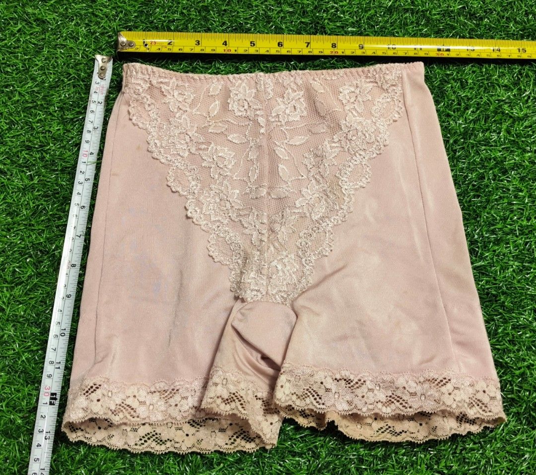 Code : 173 (Category: New Undergarments & Loungewear) located in Sungai Buloh. Submitted by Zirahh.BndleNightware (Listing ID 1450063491, Image 1). Description: 9/10.