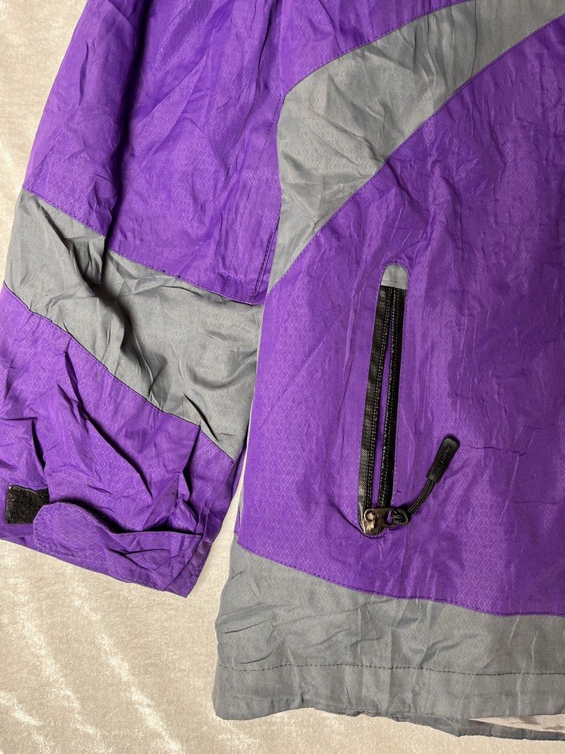 Columbia titanium hardshell jacket (Category: Coats, Jackets and Outerwear) located in San Narciso. Submitted by wrapitup_co. (Listing ID 1450069855, Image 3). Description: Size XL Length- 26.5 Shoulder- 27.5 Sleeves- 22.5 Chest- 22.5 .