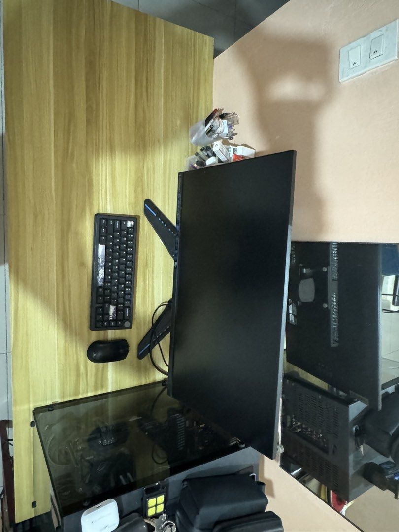 Computer table (Category: Tables & Sets) located in Manila. Submitted by markydave (Listing ID 1450029081, Image 3). Description: Table dimensions 140cmx60cm Height 75cm Price is fixed (I bought it for 3600) No issues Item can be pickup if near ust/dangwa.