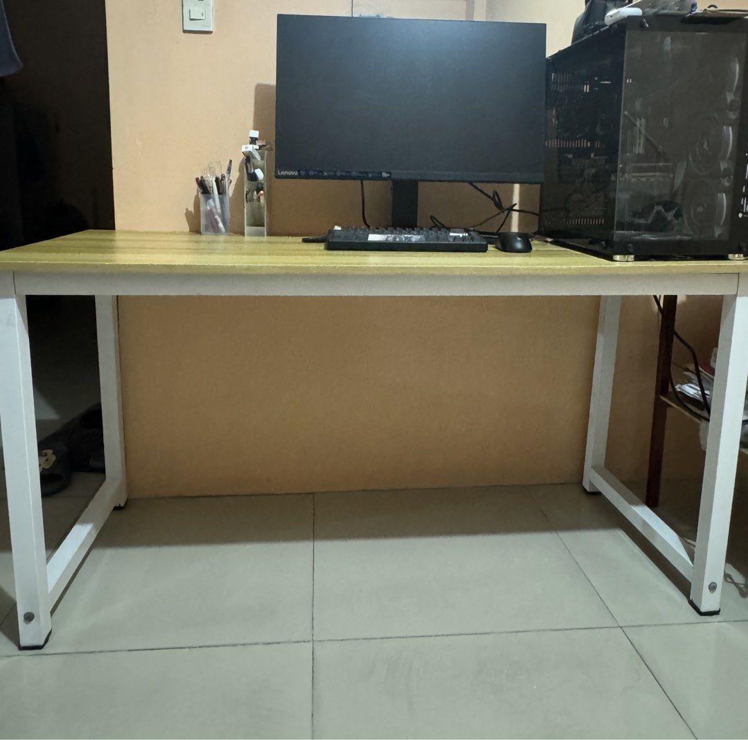 Computer table (Category: Tables & Sets) located in Manila. Submitted by markydave (Listing ID 1450029081, Image 2). Description: Table dimensions 140cmx60cm Height 75cm Price is fixed (I bought it for 3600) No issues Item can be pickup if near ust/dangwa.