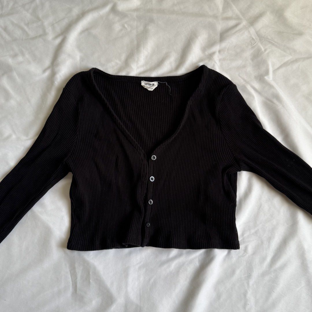 Cotton On Black Knitted Cardigan (Category: Coats, Jackets and Outerwear) located in Santa Rosa. Submitted by ceyllective (Listing ID 1450065934, Image 2). Description: .