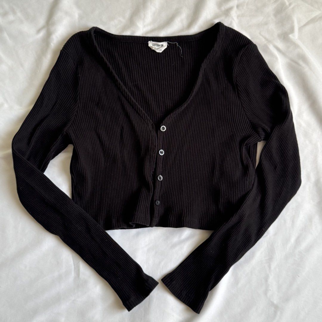 Cotton On Black Knitted Cardigan (Category: Coats, Jackets and Outerwear) located in Santa Rosa. Submitted by ceyllective (Listing ID 1450065934, Image 1). Description: .