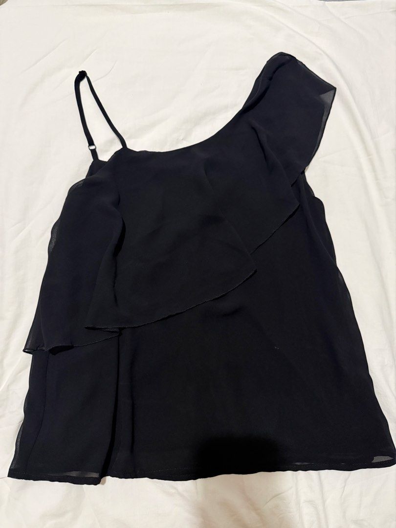 Cotton On Black Ruffle Cami Top XXS (Category: Sleeveless) located in Las Pinas. Submitted by ceszeta (Listing ID 1450083893, Image 1). Description: - Black cami top from Cotton On - Features a cute ruffle overlay - Adjustable spaghetti straps - Lightweight material - Perfect for layering or wearing solo - Easily dressed up or down.