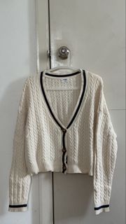 (Category: ) located in . Submitted by itsfromywardrobe (Listing ID 1449980574, Image 1). Description: .