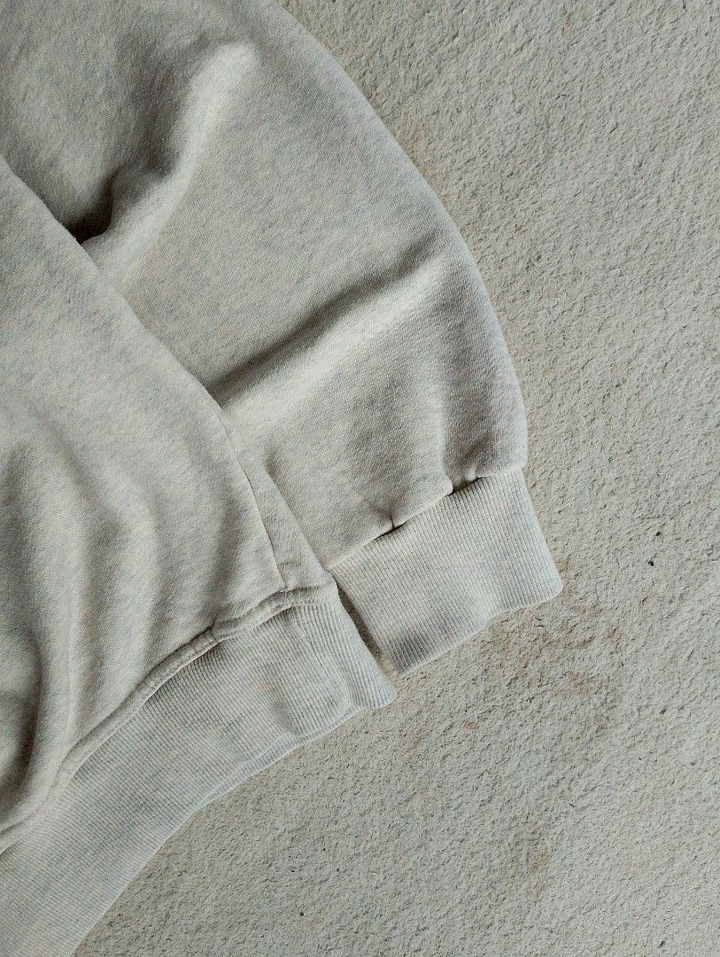 Cream Crewneck Sweatshirt (Category: Coats, Jackets and Outerwear) located in Caloocan City. Submitted by sharpthreads18 (Listing ID 1449975701, Image 3). Description: ________________ ‎📏DIMES (INCHES) ‎Length: 25 (L on tag) ‎Width: 26 ‎________________ ‎🧷DETAILS ‎Issue: washable stains (unnoticeable) ‎Condition: Excellent ‎Color rate: 10/10.