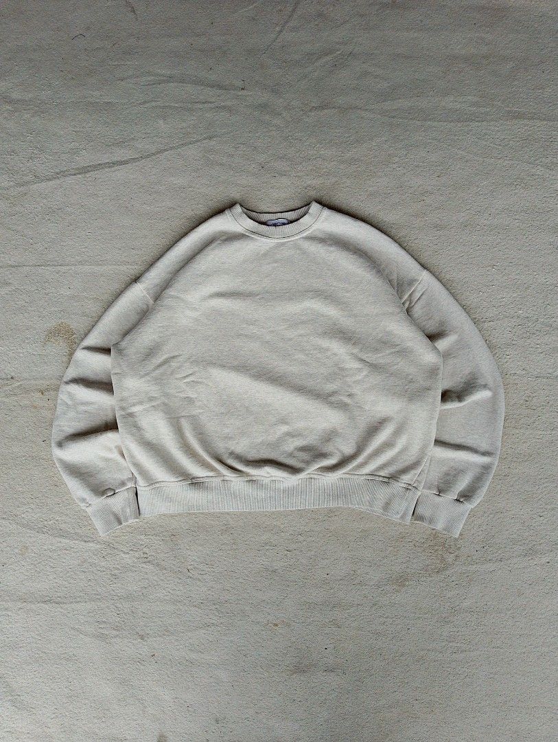 Cream Crewneck Sweatshirt (Category: Coats, Jackets and Outerwear) located in Caloocan City. Submitted by sharpthreads18 (Listing ID 1449975701, Image 1). Description: ________________ ‎📏DIMES (INCHES) ‎Length: 25 (L on tag) ‎Width: 26 ‎________________ ‎🧷DETAILS ‎Issue: washable stains (unnoticeable) ‎Condition: Excellent ‎Color rate: 10/10.