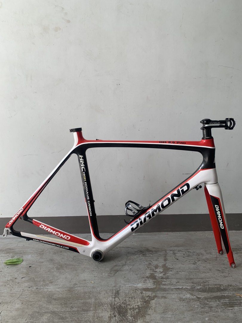 Diamond DM 2.0 Pro (Category: Bicycles) located in Manila. Submitted by mnlbike (Listing ID 1450091153, Image 1). Description: Lightweight aero bike from Diamond Size 56 top tube 53 seat tube Medium Full carbon frameset Alum lugs and housing Stock diamond Carbon Bottle cage With slightly used shimano BBR60 100mm edge SL stem With seatclamp Frame weight as posted is 1.940.