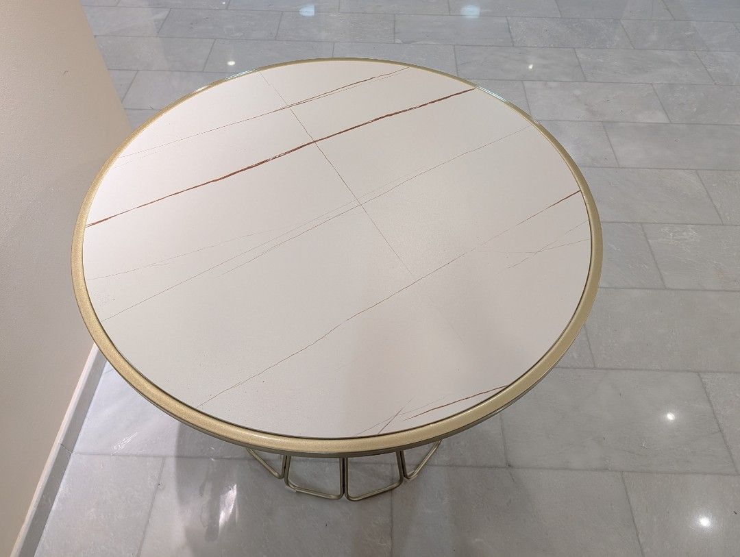 Dining table (Category: Tables & Sets) located in Singapore. Submitted by lpmagic (Listing ID 1450124000, Image 3). Description: 90cm radius self collection at 170a punggol field 821170.