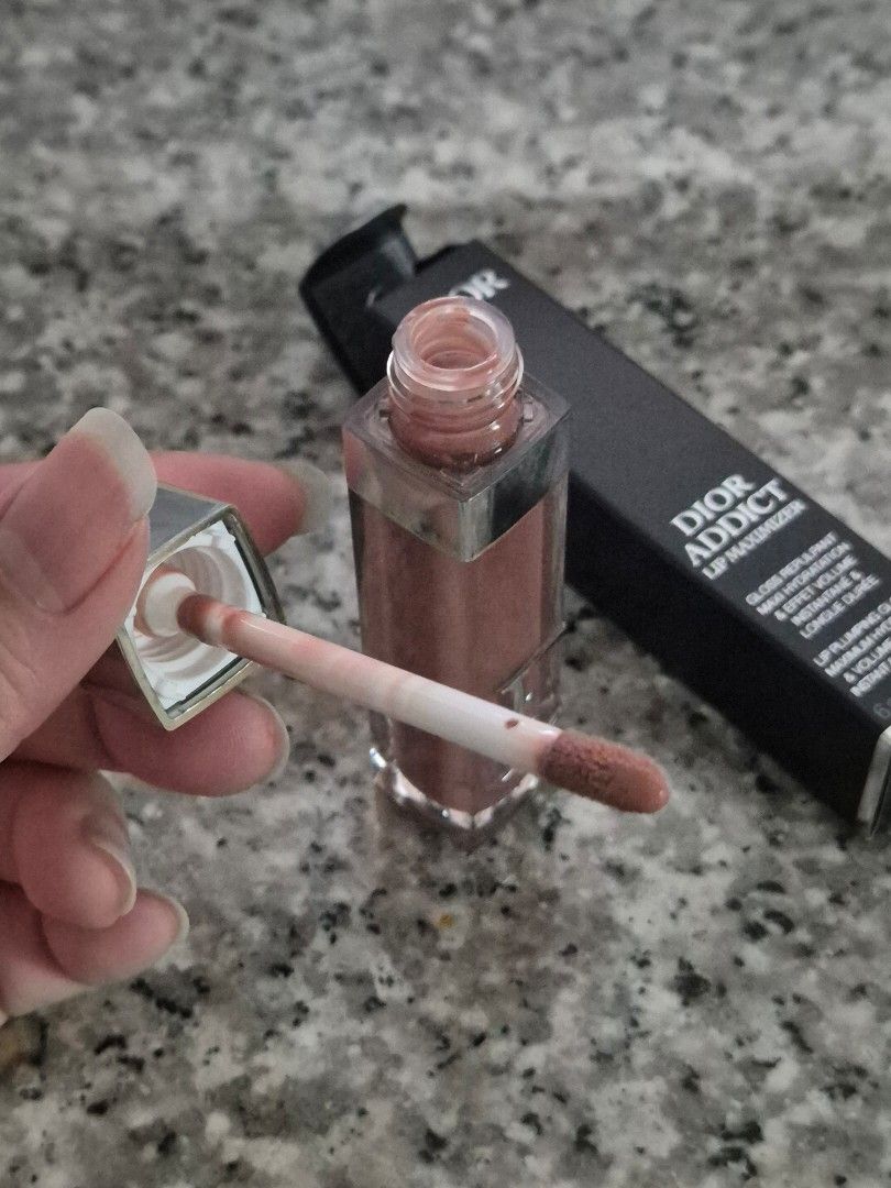 Dior Addict Lip Maximizer Gloss (Category: Makeup) located in Calamba. Submitted by angelcatttt (Listing ID 1450011931, Image 2). Description: Dior Addict Lip Maximizer Shade: Shimmer Macadamia Comes with the original box Not really my shade Used thrice.