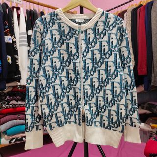 (Kategori: ) berada di . Dikirim oleh by.kalisa (ID iklan 1450059809, Gambar 1). Deskripsi: .