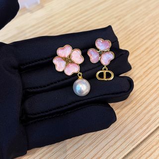 (Category: ) located in . Submitted by maisonparure (Listing ID 1449969031, Image 1). Description: .