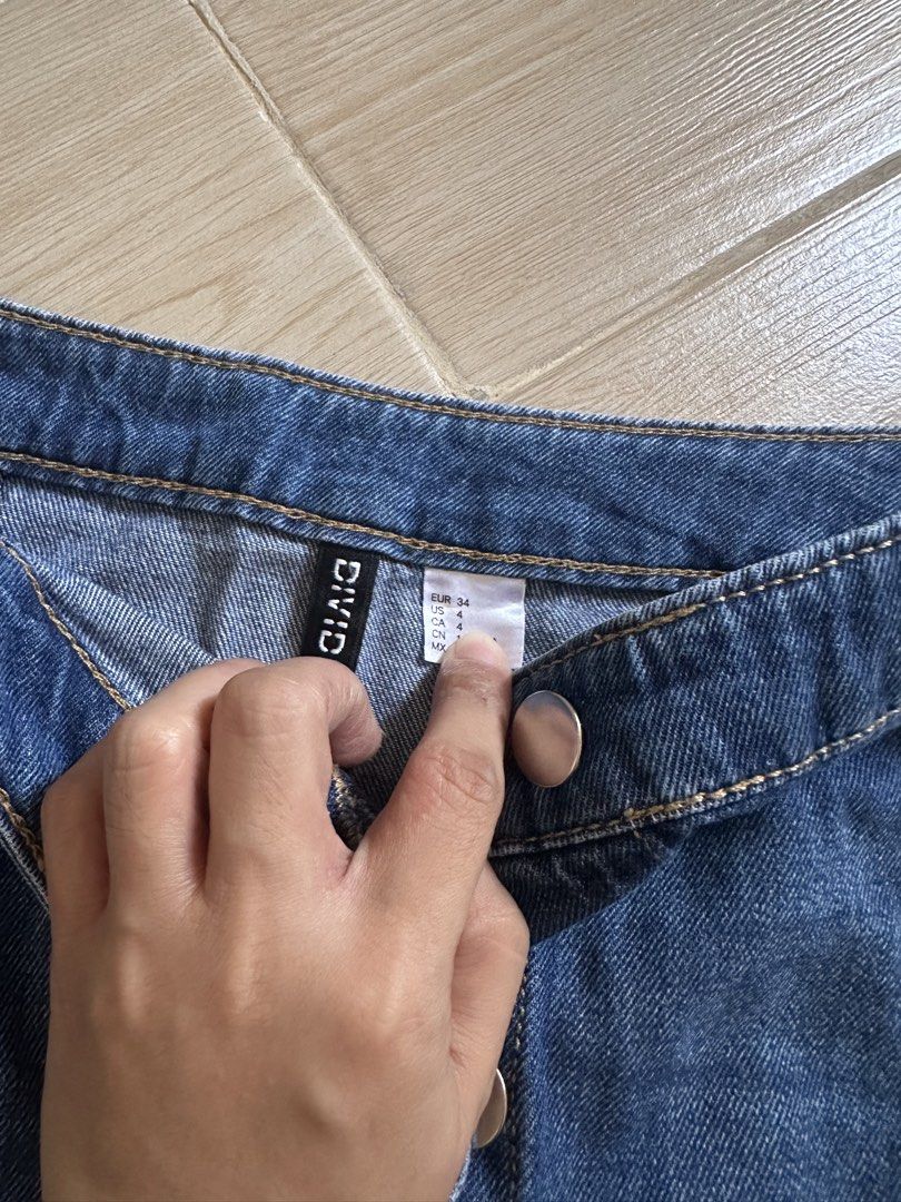 DIVIDED by H&M Blue Button-Front Denim Mini Skirt (Category: Skirts) located in Antipolo. Submitted by waco1313 (Listing ID 1449961511, Image 3). Description: - Classic blue denim mini skirt - Brand: DIVIDED by H&M - Button-front closure - Flattering A-line cut - Highly versatile for any outfit - Perfect for casual or dressed-up looks.