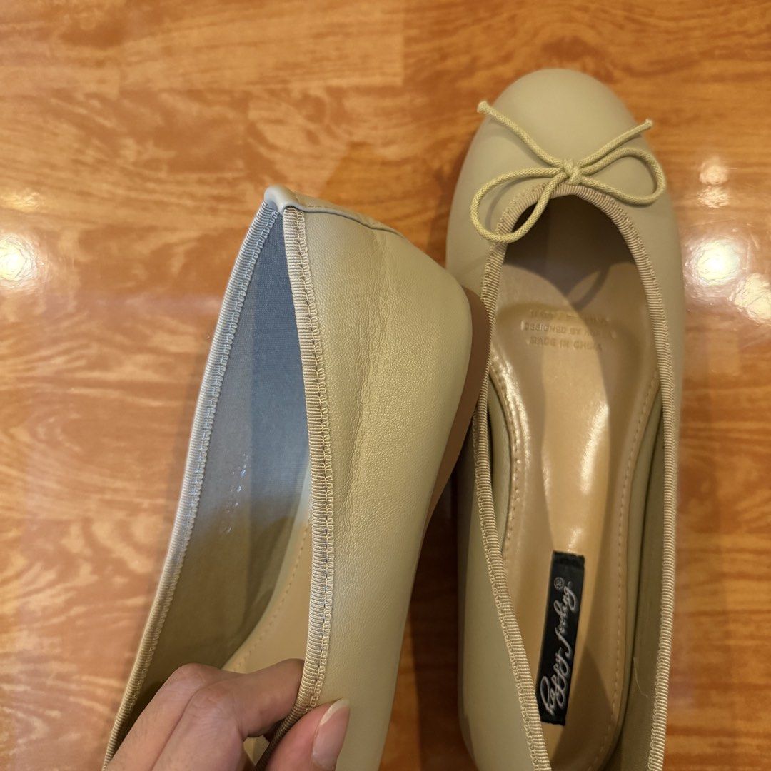 Doll Shoes / Flats / Sandals (Category: Flats & Sandals) located in Valenzuela. Submitted by judgesisters (Listing ID 1450061704, Image 2). Description: Bought in 🍊 app Not my size Left is kinda loose than right.