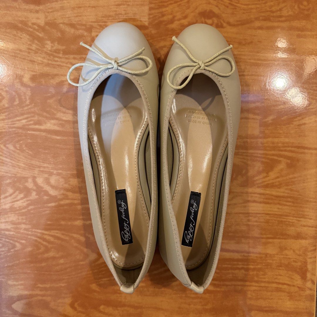 Doll Shoes / Flats / Sandals (Category: Flats & Sandals) located in Valenzuela. Submitted by judgesisters (Listing ID 1450061704, Image 1). Description: Bought in 🍊 app Not my size Left is kinda loose than right.