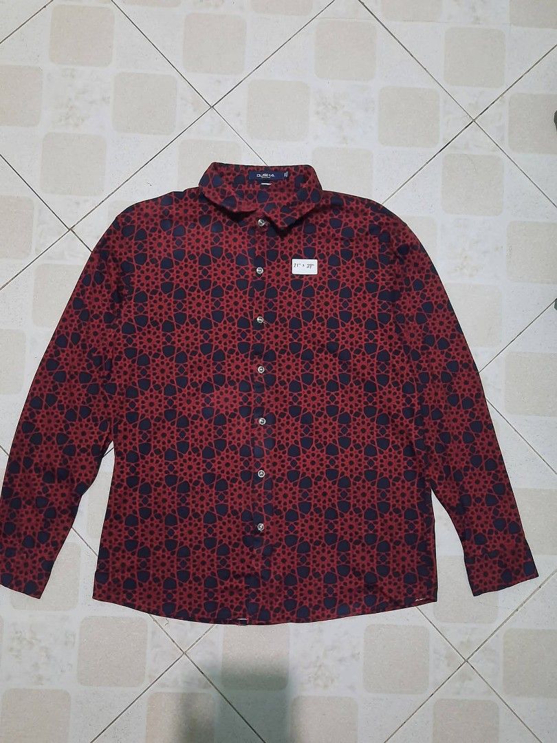 DUSHA red-navy blue long sleeve shirt (Category: Formal Shirts) located in Baguio. Submitted by jinriarchives (Listing ID 1450039054, Image 1). Description: 21" x 27" Issue: Pinholes sa likod.