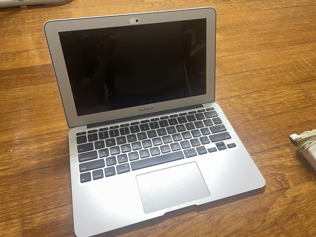 Early 2015 MacBook Air 11”511339917895936001