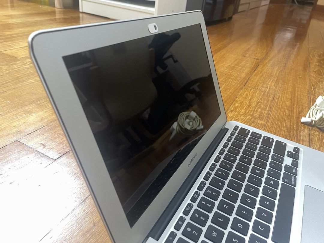 Early 2015 MacBook Air 11”511339917895936003