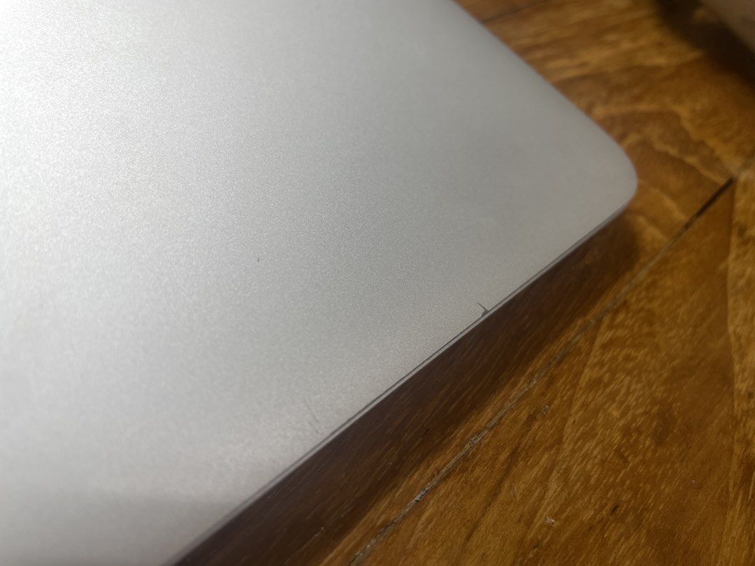 Early 2015 MacBook Air 11”511339917895936007
