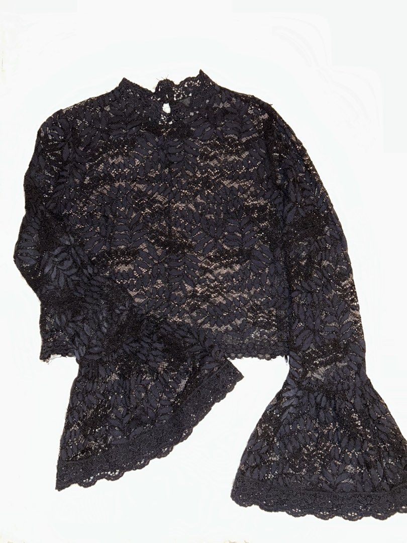 FOREVER 21 BLACK LACE TOP LONGSLEEVES (Category: Longsleeves) located in Bacoor. Submitted by fndlrs (Listing ID 1450057382, Image 1). Description: 📍 bacoor, cavite 💵 bpi/ gcash 📦 shipping is thru the care of buyer 🏷️ grunge core/ aesthetic, lace top, lace longslerves, forever 21 top.