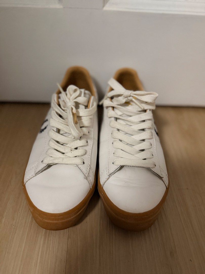 Fred Perry 鞋 （分類：波鞋）位於 Hong Kong。 由 jomostore 提交（商品編號 1450050113，圖片 1）。簡介： Size ; 37 新舊如圖，冇盒 長期擺放 順豐到付優先。