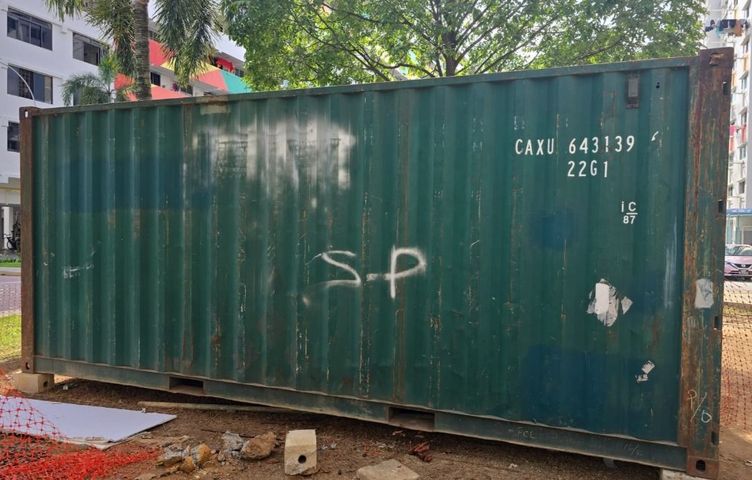 Green CAIU Shipping Container511012575338844162