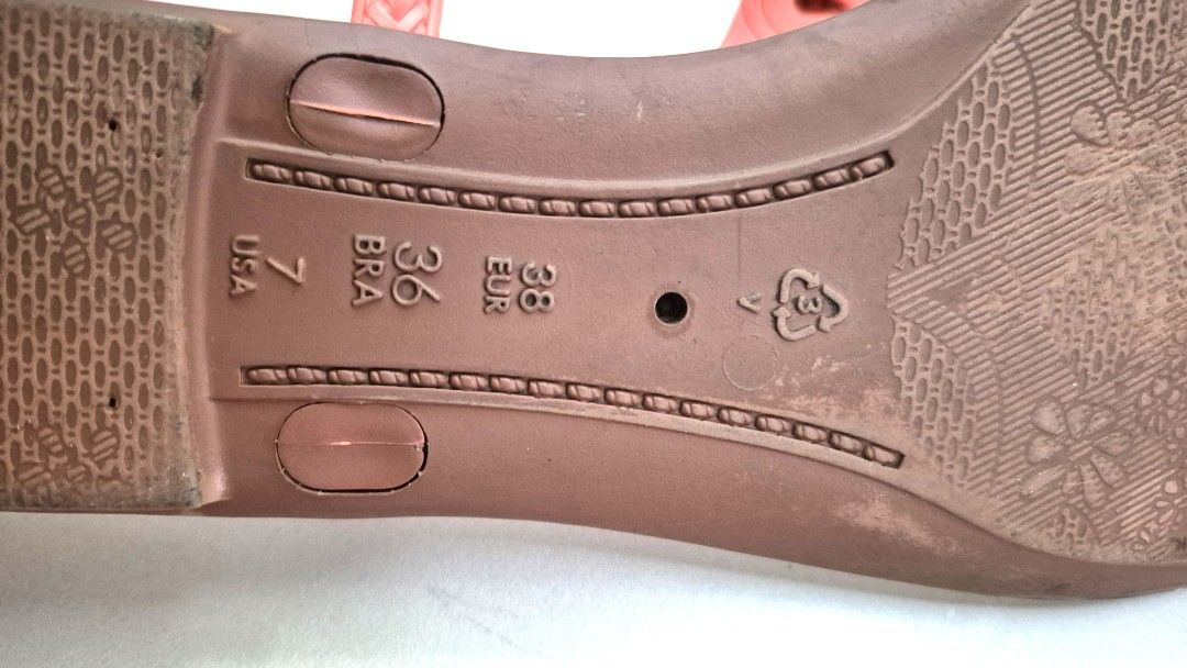 Grendha Sandals (Category: Flats & Sandals) located in Quezon City. Submitted by akcstuff (Listing ID 1449965238, Image 2). Description: Color: Coral Size: US 7 / EUR 38.
