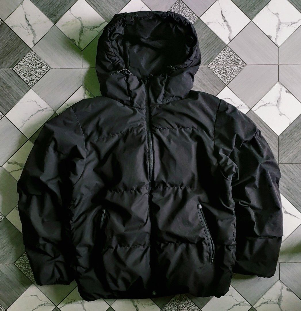 GU Puffer Jacket (Category: Coats, Jackets and Outerwear) located in Baguio. Submitted by commedesarchives (Listing ID 1450126497, Image 1). Description: GU Heat Padded Puffed Jacket •Authentic Dimensions(inches) •23w X 26L issues: missing puller right zip(refer to pic provided) for inquiries and offers hmu!.